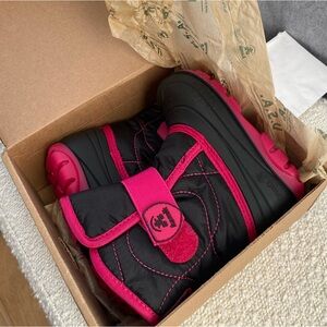 NIB Kamik Black and Pink Snowbug 3 Toddler Snow Boots